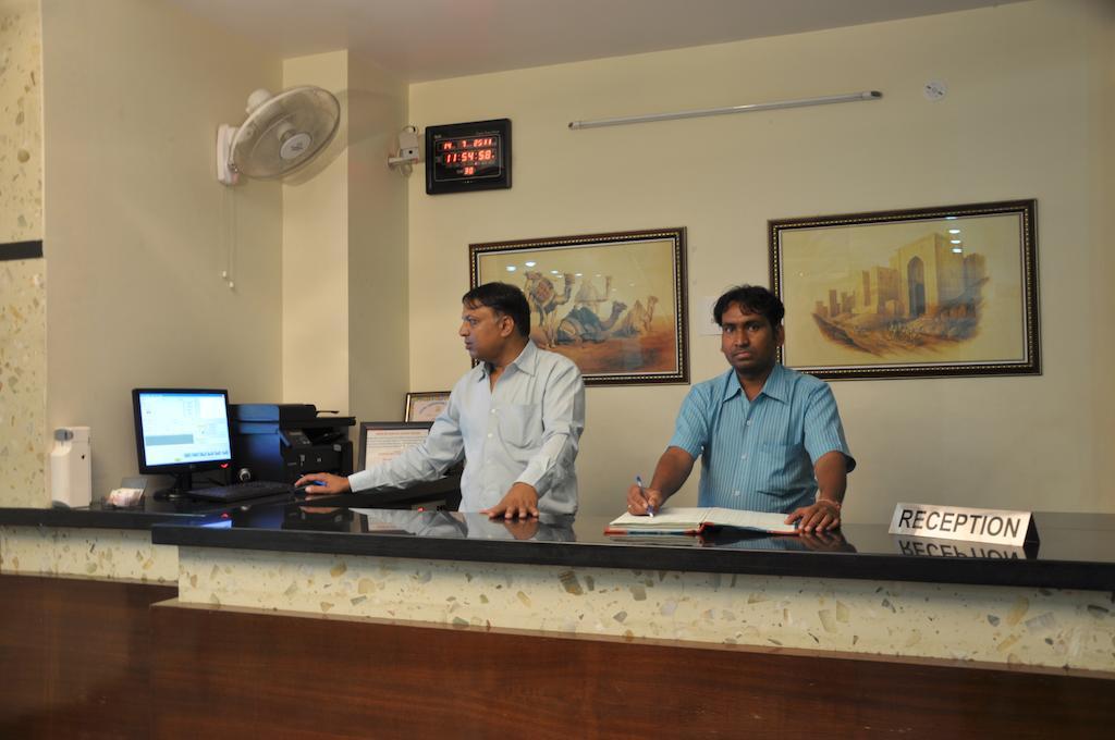 Hotel Metro Jaipur Bagian luar foto